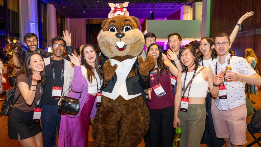 Tim the Beaver poses with a smiling group of MIT10 Alumni at Tech Reunions