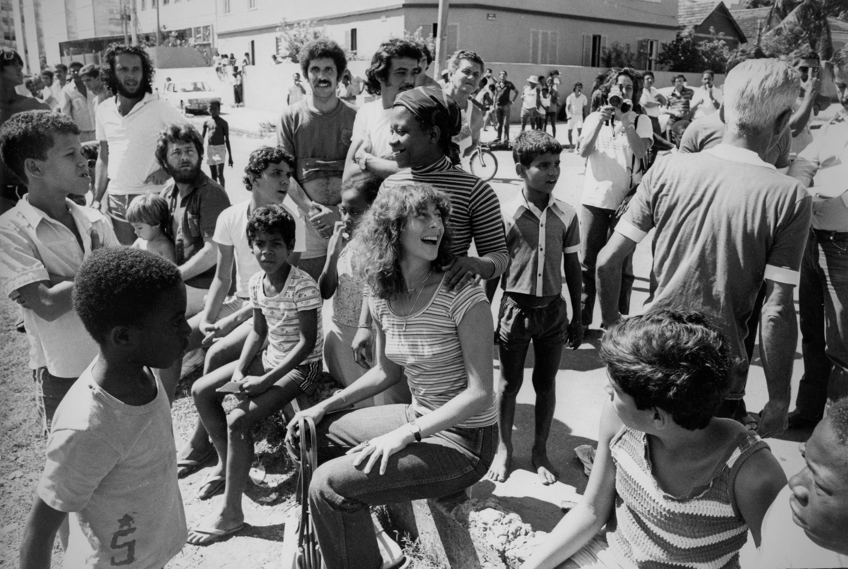 Janice Perlman (seated at center), in 1973, with residents of Rio de Janeiro’s Conjunto de Quitungo Housing Project.