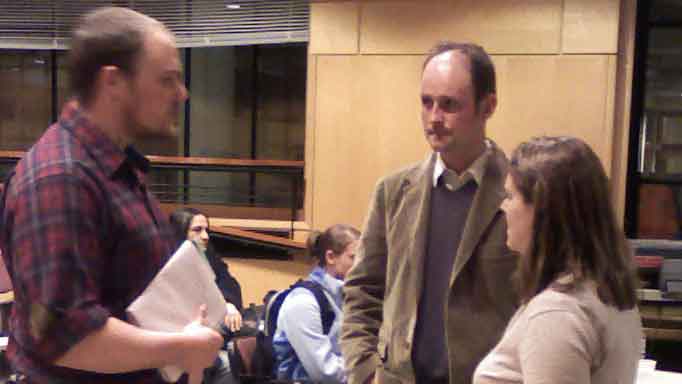 MIt student (left) chats with journalists Jonathan Fildes and Karen Weintraub.