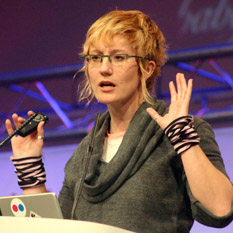 danah boyd SM '02 blogs on online social life.