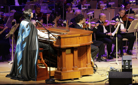 Tom Scholz '69 of the Platinum-Award-winning band Boston donned a cape as he played Symphony Hall's historic pipe organ. Going strong for 114 years, Tech Night at Pops is MIT's longest-running reunion tradition. Photo: Dominick Reuter.