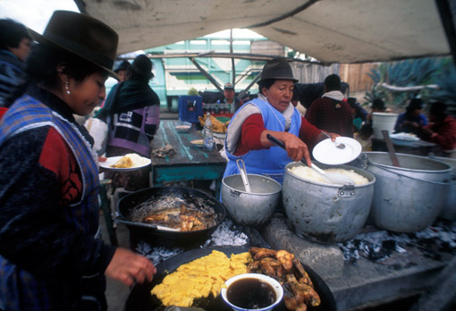 Cooking in Ecuador (© Owen Franken).