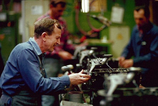 Machinist working in a car engine factory in Karl-Marx-Stadt, East Germany, January 1990 (© Owen Franken/CORBIS).