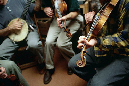 Bluegrass musicians rehearsing in Asheville, North Carolina, April 1998 (© Owen Franken/CORBIS). 