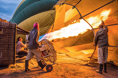 Balloon launch Kenya, Africa (© Shelley Lake).