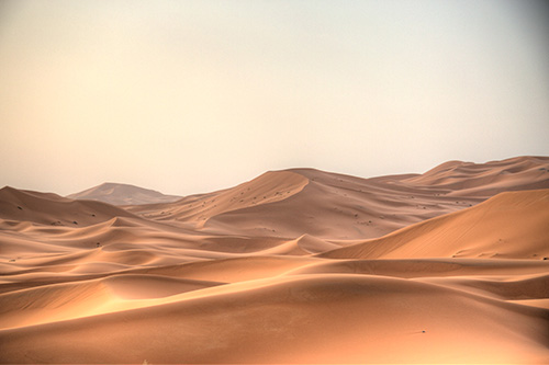 A desert dawn, Morroco (© Erwin H. Straehley).