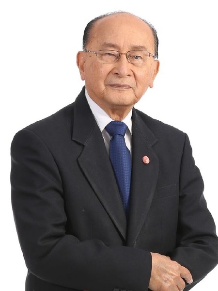Paron Israsena SM ’54 is chair of Thailand’s Education Reform and Human Resource Development Committee.