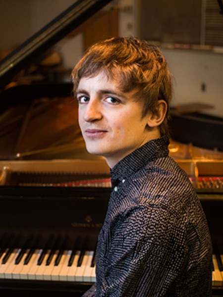 Sylvain Carpentier at the piano.