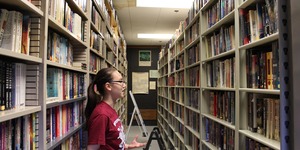 Cathleen Nalezyty ‘16 browses the MITSFS library.