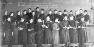 Ellen Swallow Richards in 1888 with students from the MIT Women’s Laboratory