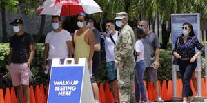 Miami Beach residents wait in line for Covid-19 testing 