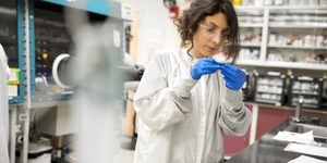 MIT.Nano researcher Farnaz Niroui SM '13, PhD '17 in the lab